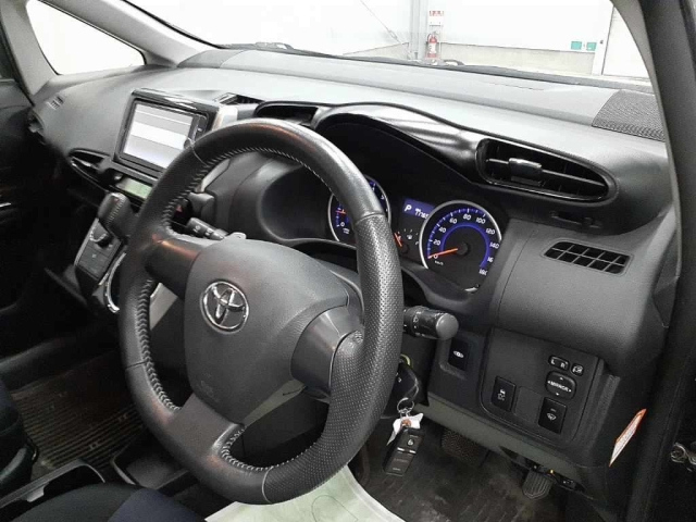 TOYOTA WISH 2012