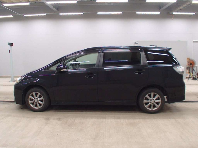 TOYOTA WISH 2012