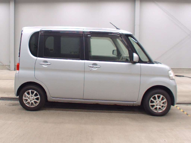 DAIHATSU TANTO 2012