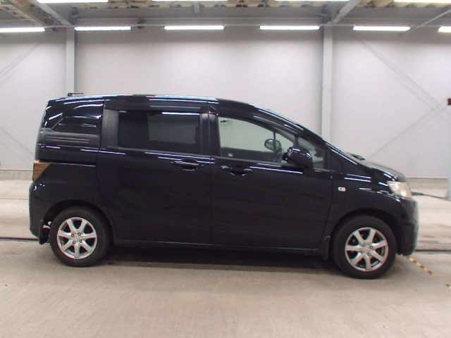 HONDA FREED 2010