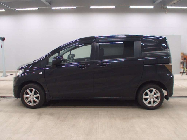 HONDA FREED 2010