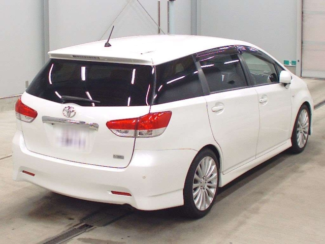 TOYOTA WISH 2011