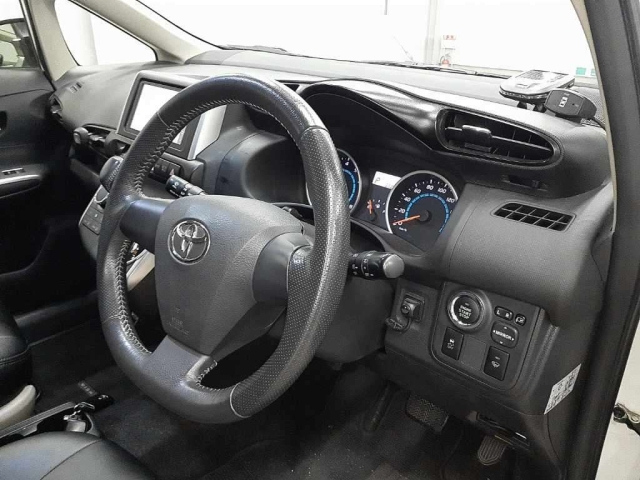 TOYOTA WISH 2011