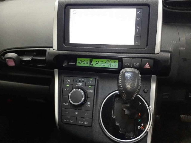 TOYOTA WISH 2011