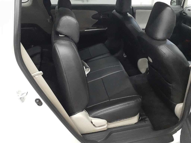 TOYOTA WISH 2011