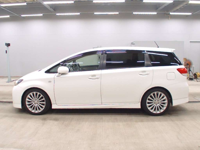 TOYOTA WISH 2011