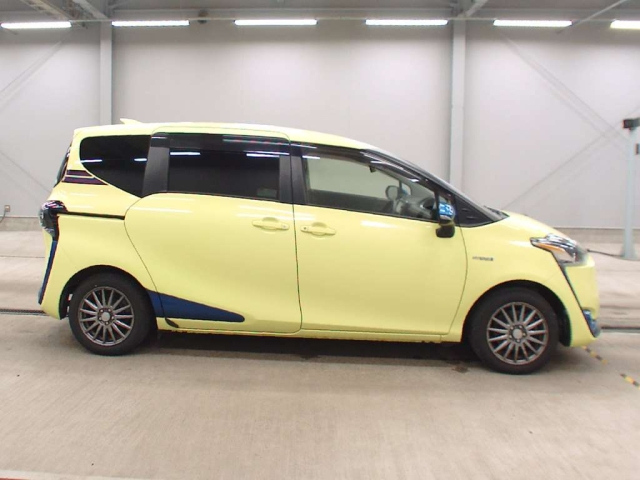TOYOTA SIENTA 2015