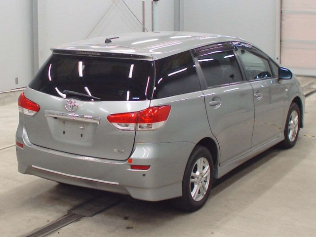 TOYOTA WISH 2011