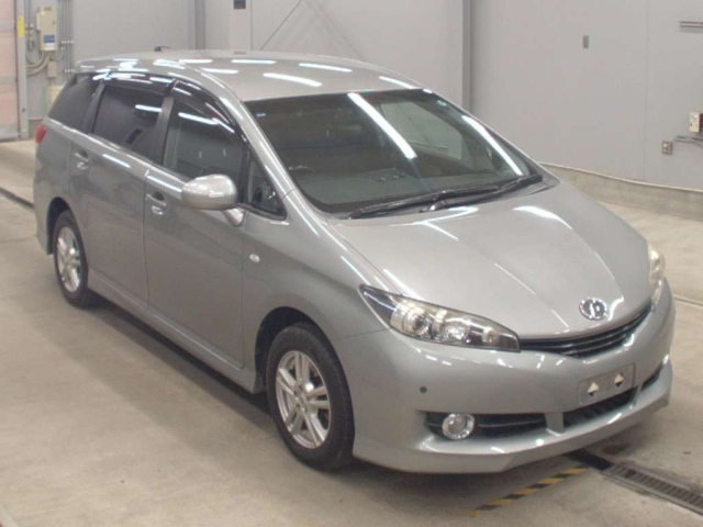 TOYOTA WISH 2011