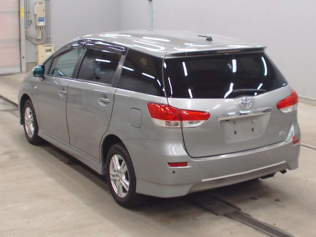 TOYOTA WISH 2011