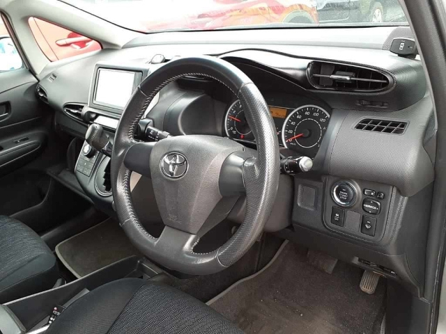 TOYOTA WISH 2011