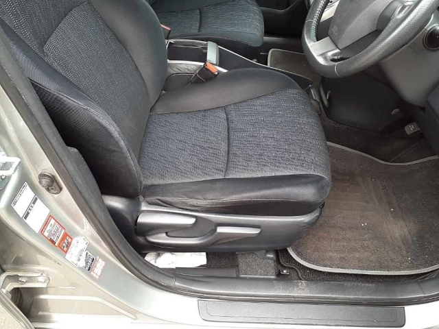TOYOTA WISH 2011