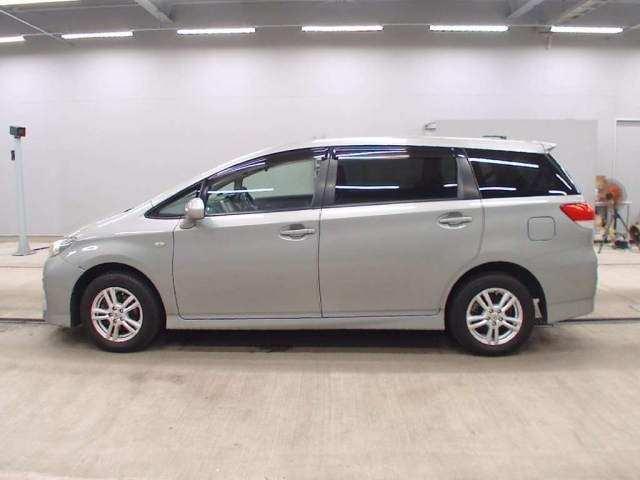 TOYOTA WISH 2011