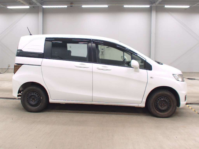 HONDA FREED 2013