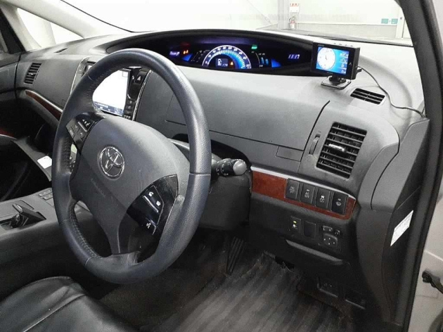 TOYOTA ESTIMA HYBRID 2015