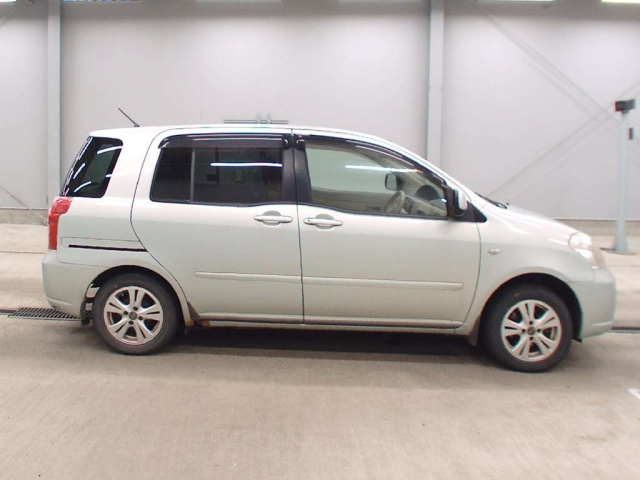 TOYOTA RAUM 2008