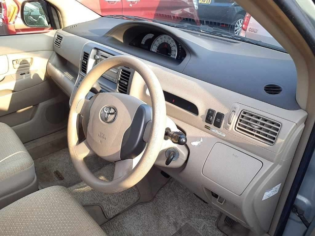 TOYOTA RAUM 2008