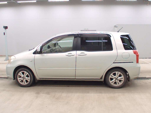 TOYOTA RAUM 2008