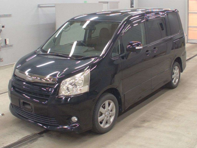 TOYOTA NOAH 2008