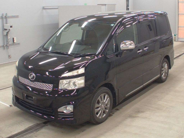 TOYOTA VOXY 2011