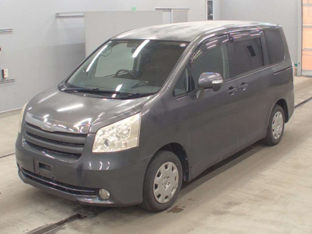 TOYOTA NOAH 2009