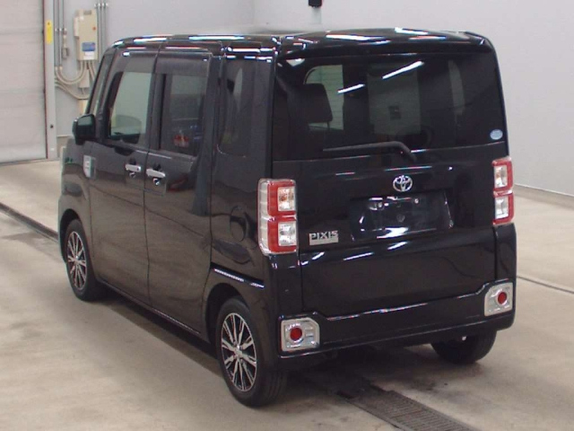 TOYOTA PIXIS MEGA 2016