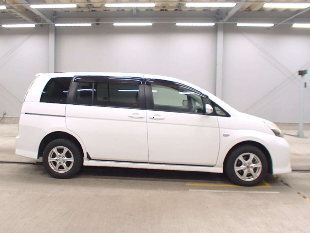 TOYOTA ISIS 2012