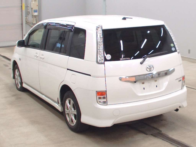 TOYOTA ISIS 2012