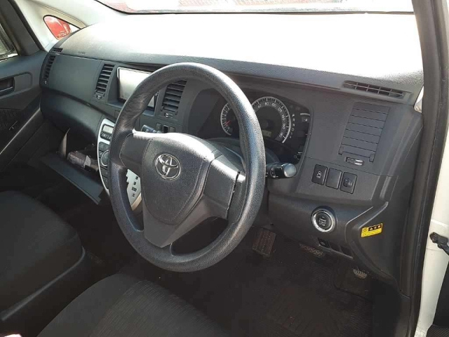 TOYOTA ISIS 2012