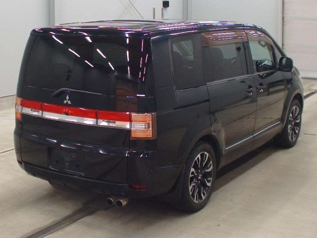 MITSUBISHI DELICA D5 2011