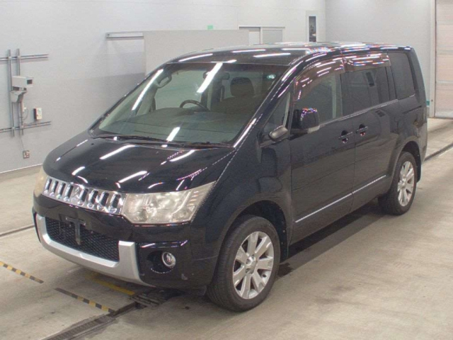 MITSUBISHI DELICA D5 2010