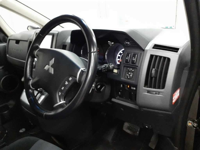 MITSUBISHI DELICA D5 2010