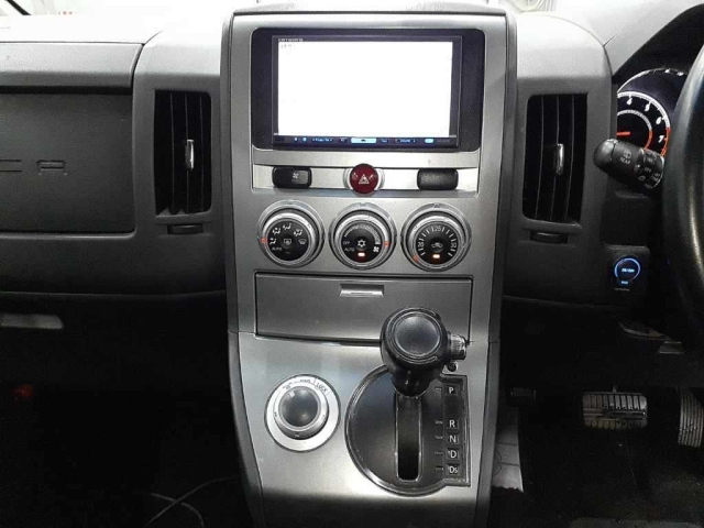 MITSUBISHI DELICA D5 2010