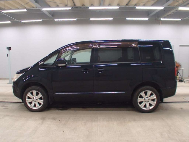 MITSUBISHI DELICA D5 2010