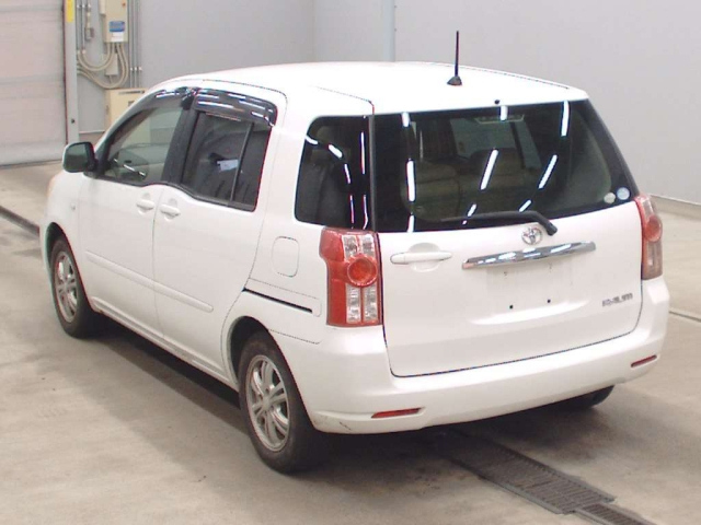 TOYOTA RAUM 2010