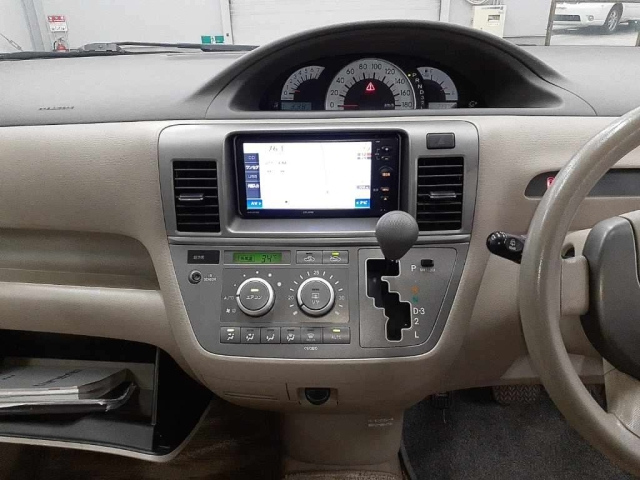 TOYOTA RAUM 2010