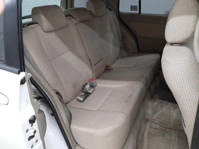 TOYOTA RAUM 2010
