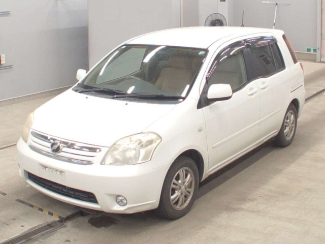 TOYOTA RAUM 2010