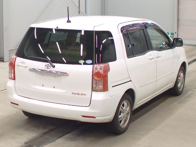 TOYOTA RAUM 2010