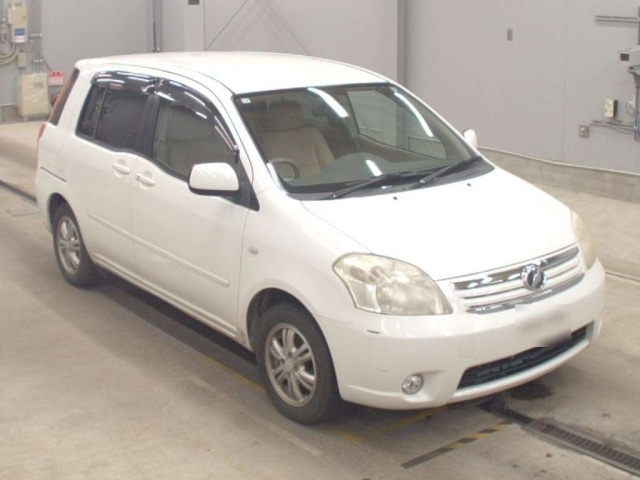 TOYOTA RAUM 2010
