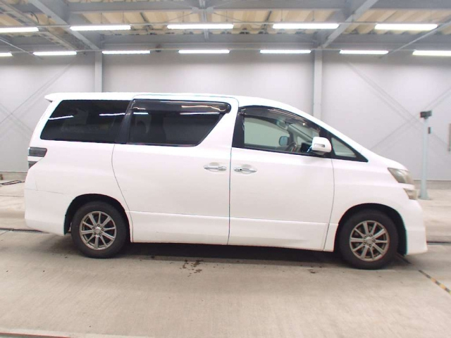 TOYOTA VELLFIRE 2010