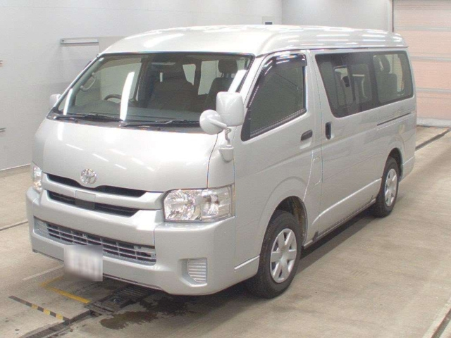 TOYOTA HIACE 2018