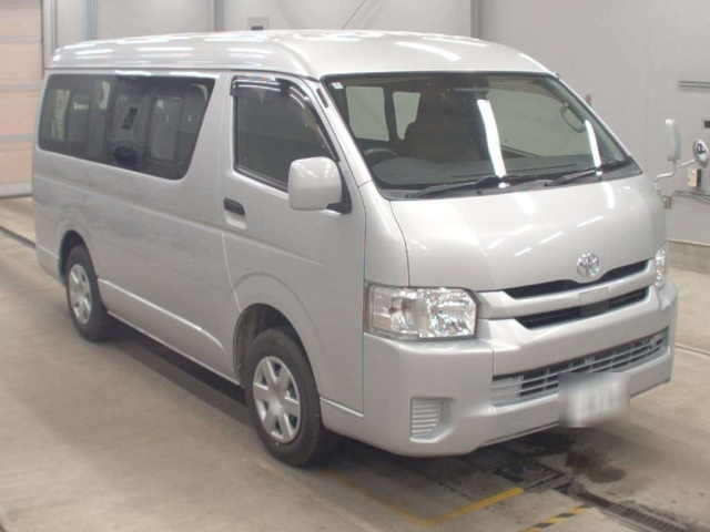 TOYOTA HIACE 2018