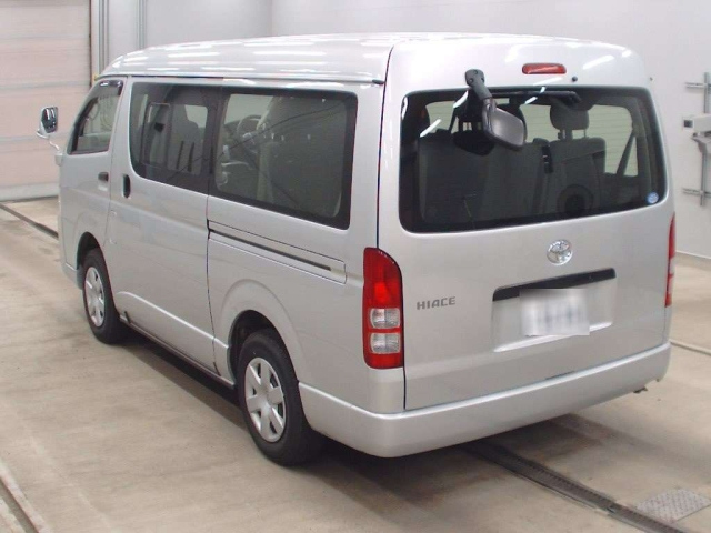 TOYOTA HIACE 2018