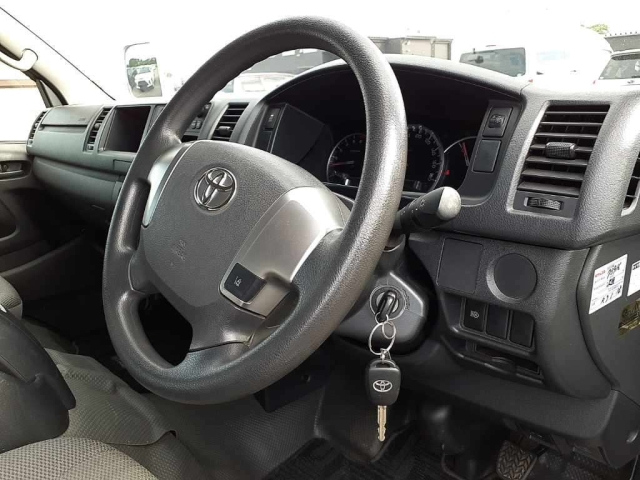 TOYOTA HIACE 2018