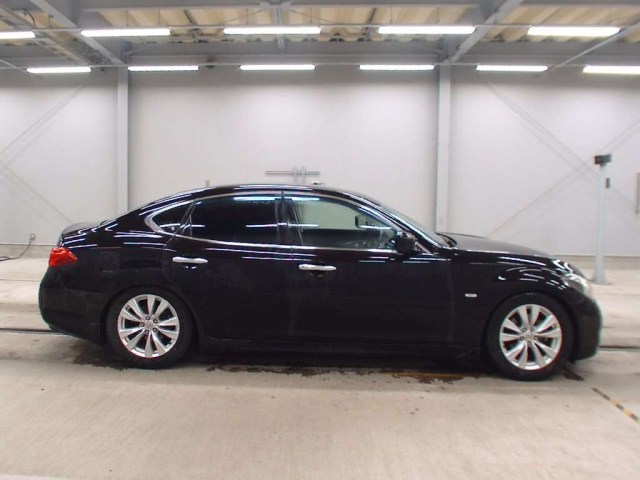 NISSAN FUGA 2009