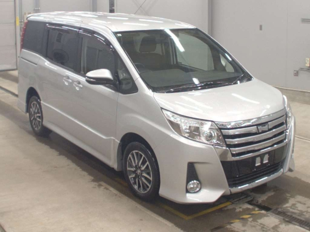 TOYOTA NOAH 2014
