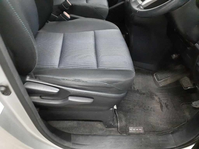 TOYOTA NOAH 2014
