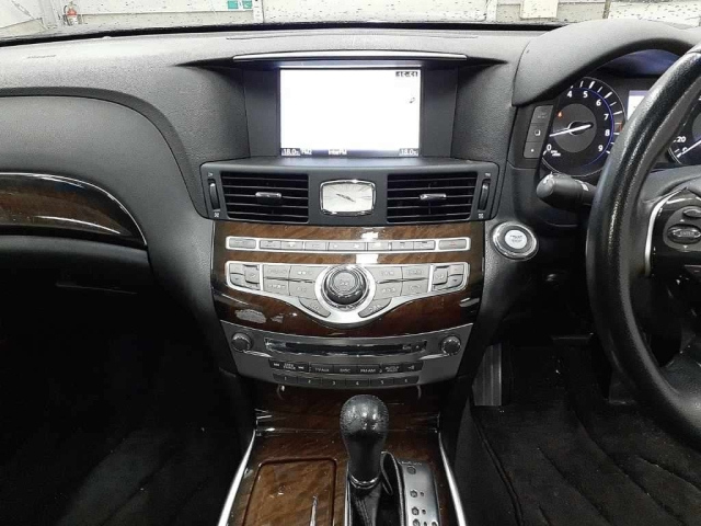 NISSAN FUGA 2009