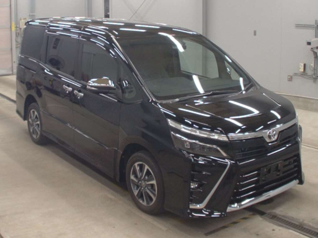 TOYOTA VOXY 2021